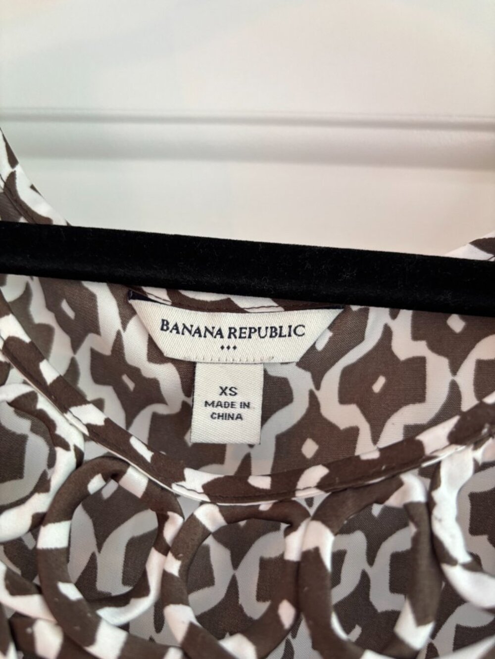 Banana Republic Sleeveless Blouse Size XS - Picture 3 of 3
